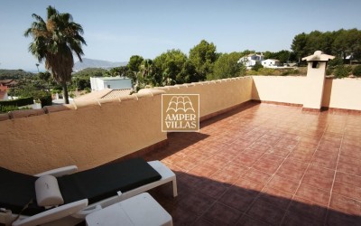 Spacious villa with guest apartment within short distance of the center of Altea la Vella.